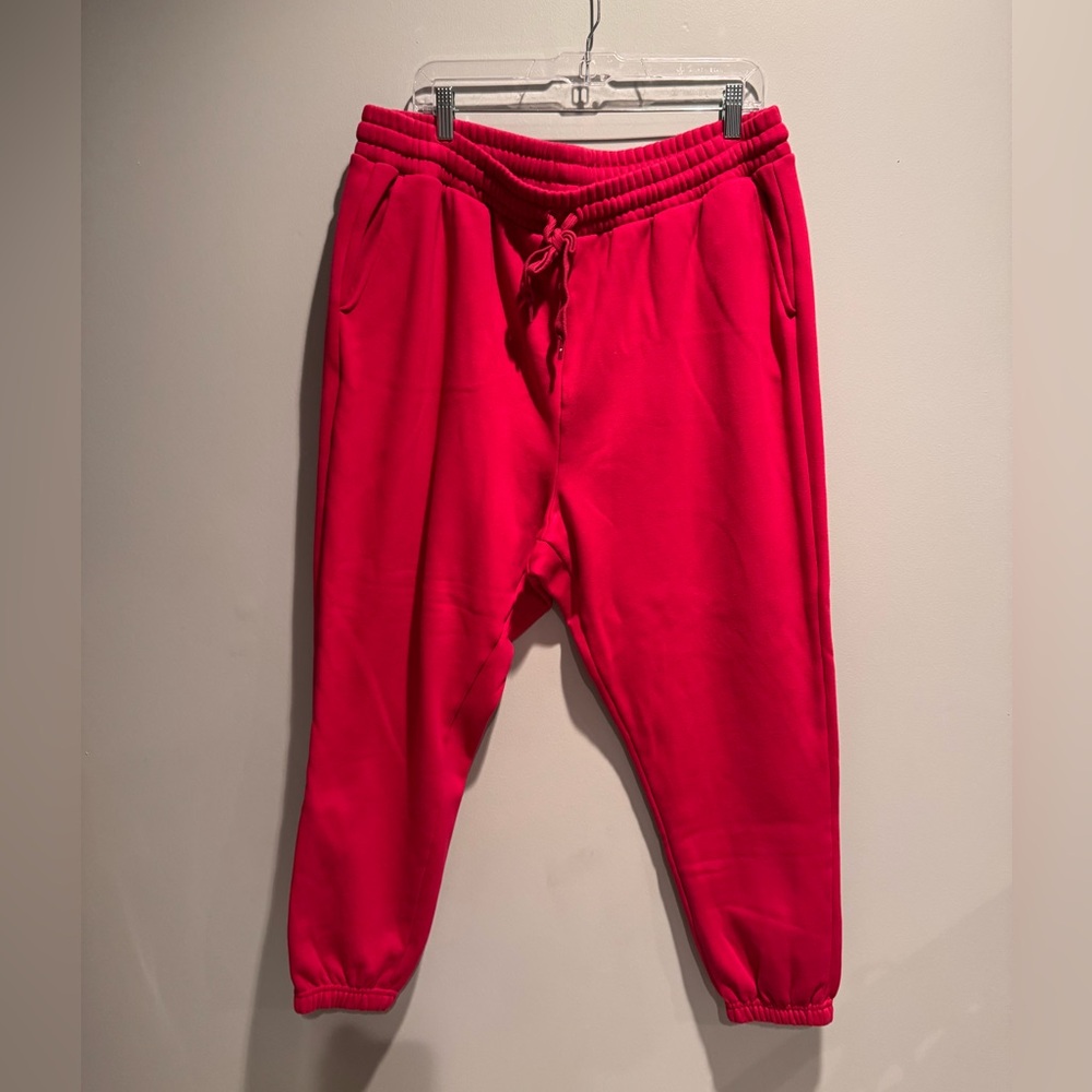 Fabletics Fushia Pink Cropped Jogger Pants